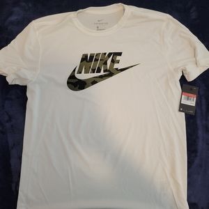 Nike white large Dri-fit t-shirt camo logo